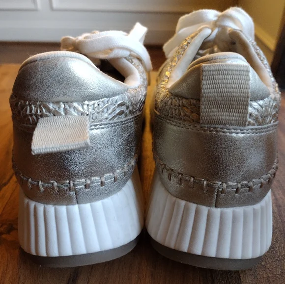 Universal Thread Gold Platform Sneakers Size 9 - Picture 5 of 10